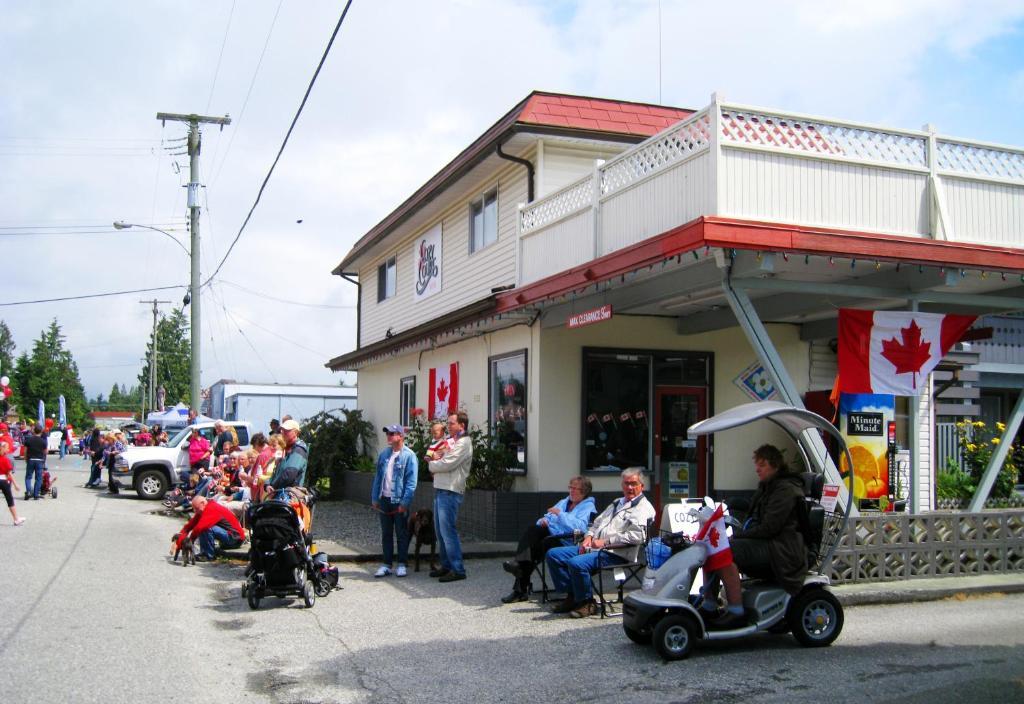 Cozy Court Motel Sechelt Exterior foto