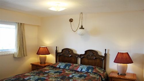 Cozy Court Motel Sechelt Exterior foto