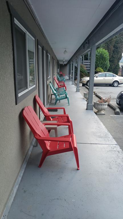 Cozy Court Motel Sechelt Exterior foto